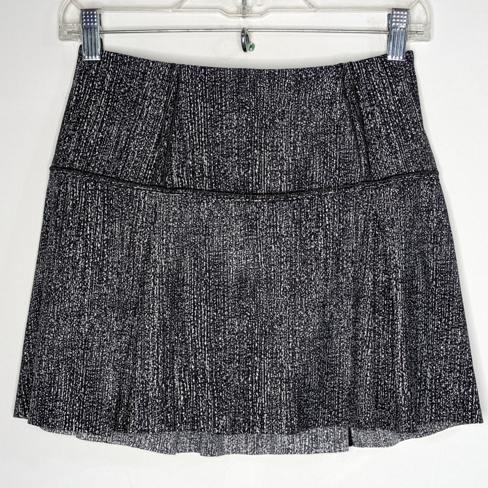 Lululemon Lost In Pace Salt Alpine black white athletic exercise skort 4